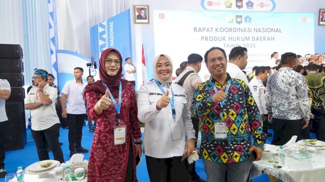 Ketua DPRD Sulawesi Selatan, Andi Rachmatika Dewi, bersama Ketua Badan Pembentukan Peraturan Daerah (Bapemperda) DPRD Sulsel, Saharuddin, menghadiri Rapat Koordinasi Nasional (Rakornas) Produk Hukum Daerah Tahun 2025.