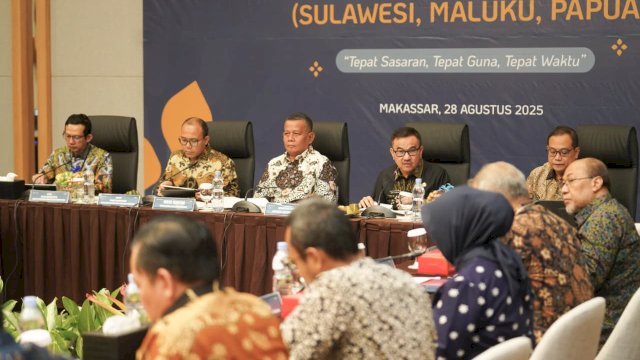 Rapat Koordinasi Penyaluran KUR 2025 Regional Indonesia Timur yang mengangkat tema "Tepat Sasaran, Tepat Guna, dan Tepat Waktu" di Gedung Otoritas Jasa Keuangan (OJK) Makassar