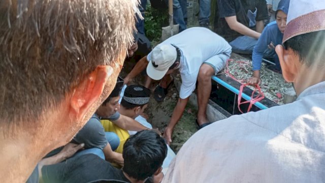 Almarhum Muh Akbar Basri