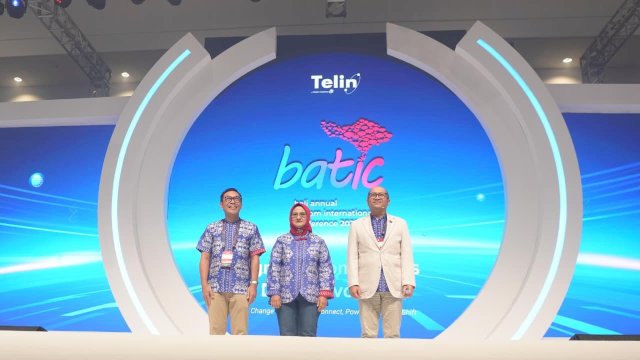 (Kiri ke kanan) CEO Telin Budi Satria Dharma Purba, Direktur Utama Telkom Dian Siswarini, dan Managing Director Danantara Setyanto Hantoro saat acara pembukaan Bali Annual Telkom International Conference (BATIC) 2025.