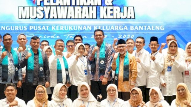Uji Nurdin Lantik PP Kerukunan Keluarga Bantaeng