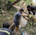 Warga Bersatu Bantu PT Vale Bersihkan Dampak Kebocoran Pipa di Towuti