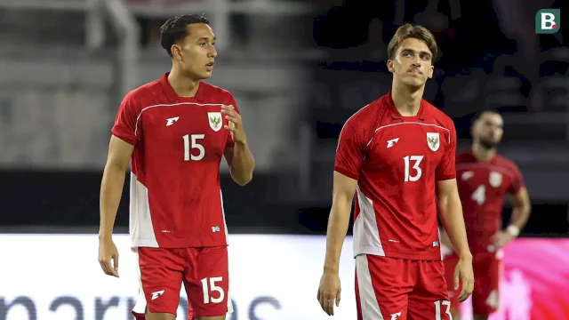 Dua pemain naturalisasi baru Timnas Indonesia, Milano Jonathans (kiri) dan Mauro Zijlstra melakoni laga debut saat FIFA Matchday melawan Chinese Taipei di Stadion Gelora Bung Tomo (GBT), Surabaya, Jumat (05/09/2025). (Bola.com/Abdul Aziz)
