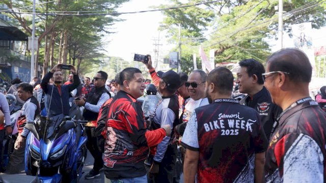 Ratusan HDCI Start dari Anjungan Pantai Losari, Dilepas Wali Kota Makassar  &nbsp;