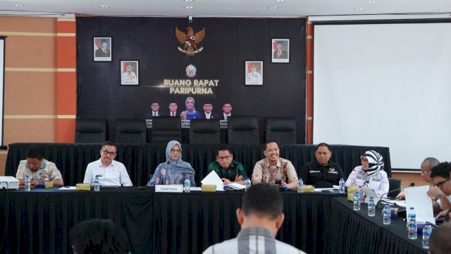Badan Anggaran (Baggar) DPRD Provinsi Sulawesi Selatan melaksanakan rapat maraton hingga larut malam. 