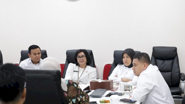 Wali Kota Makassar, Munafri Arifuddin bersama Wakil Wali Kota Aliyah Mustika Ilham menerima audiensi dari Direktur Pelayanan BPJS Ketenagakerjaan Pusat, Roswita Nilakurnia, di Balai Kota Makassar, Rabu (10/9/2025).