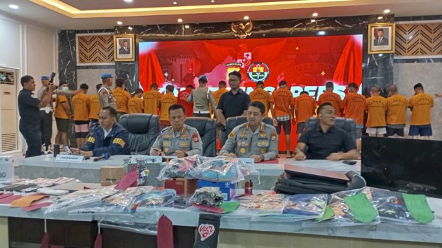 Polda Sulsel merilis tersangka kerusuhan di Kota Makassar