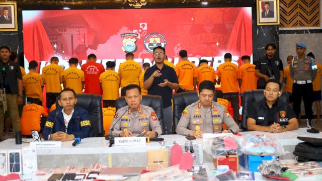 Polisi menetapkan 53 tersangka kerusuhan aksi unras di Makassar, Ungkap modus dan barang bukti