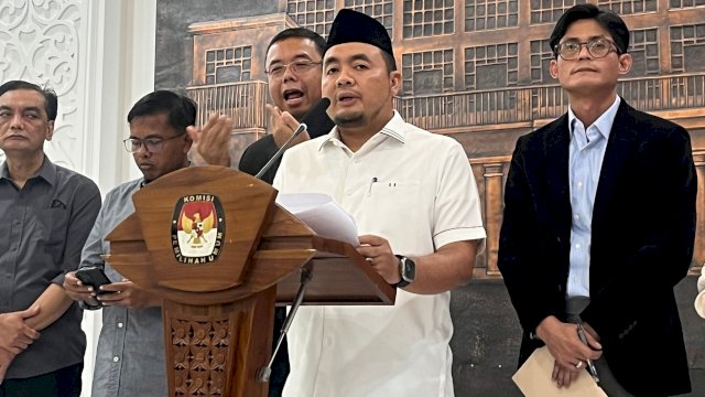 Ketua KPU Mochammad Afifuddin dalam jumpa pers di Kantor KPU RI, Jakarta, Selasa (16/9/2025) kemarin. (FOTO: MERDEKA.COM)