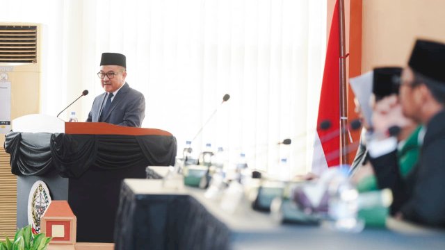  Sekretaris Daerah Provinsi Sulawesi Selatan, Jufri Rahman, mewakili Gubernur Andi Sudirman Sulaiman menghadiri Rapat Paripurna DPRD Sulsel dengan agenda Pengucapan Sumpah Anggota DPRD Sulsel masa jabatan 2024&ndash;2029 Dra. Hj. Andi Sugiarti Mangun Karim, M.Si. 