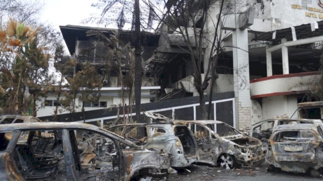 Kondisi bangunan Gedung DPRD Provinsi Sulawesi Selatan dan Gedung DPRD Kota Makassar yang mengalami kerusakan akibat aksi demo akhir Agustus lalu.(Dok. Kementerian PU)