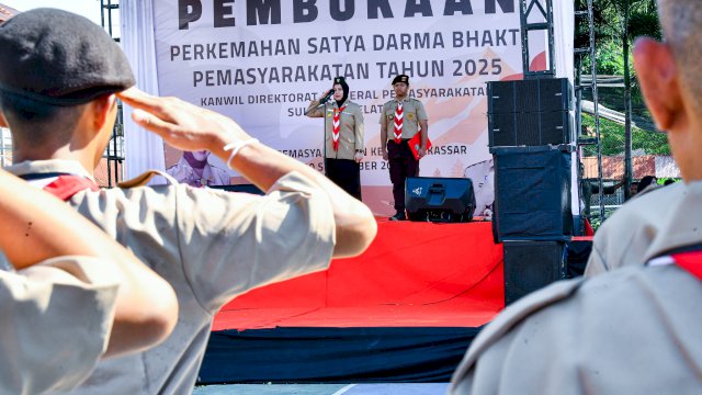 Wakil Gubernur Sulsel, Fatmawati Rusdi, yang juga Ketua Kwartir Cabang (Kwarcab) Gerakan Pramuka Kota Makassar, bertindak sebagai pembina upacara sekaligus membuka kegiatan secara resmi.

