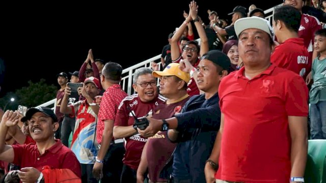Taufan Pawe Ikut Rayakan Kemenangan Perdana PSM di Parepare
