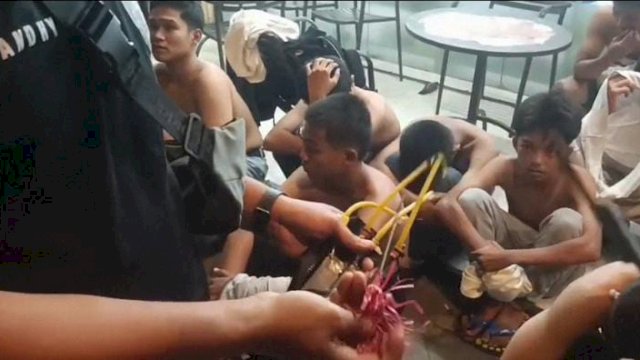Belasan Anggota Geng Motor Teror Warga di Makassar Pakai Panah Busur Ditangkap