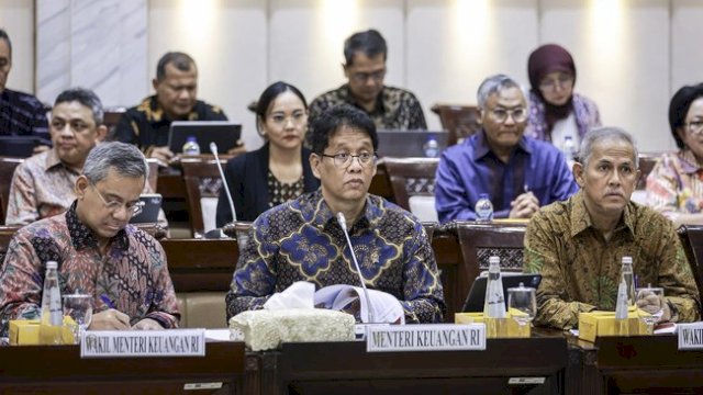 Pemerintah dan DPR sepakat merombak postur RAPBN 2026, yang mencakup pendapatan dan belanja negara hingga defisit APBN terhadap PDB. (Foto: ANTARA FOTO/Dhemas Reviyanto)