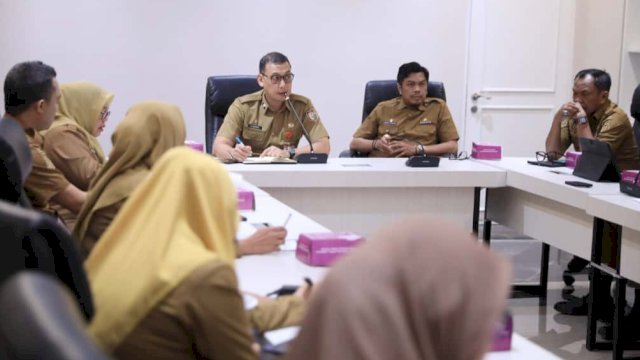 Suasana rapat penataan kebutuhan melalui mekanisme Penyedia Jasa Lainnya Perorangan (PJLP) yang dipimpin Sekda Makassar, Andi Zulkifly di Kantor Balai Kota Makassar, Selasa (23/9/2025). (Foto: Istimewa)