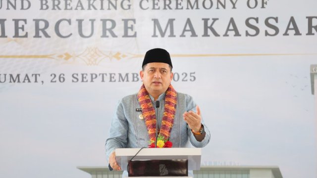 Wali Kota Makassar, Munafri Arifuddin, melakukan peletakan batu pertama (groundbreaking) Hotel Grand Mercure, hotel bintang lima pertama di Makassar, yang berlokasi strategis di Jl. Metro Tanjung Bunga, kawasan Tanjung Bunga, Jumat (26/9/2025).