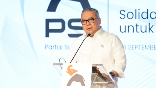 
Ketua Harian DPP Partai Solidaritas Indonesia (PSI), Ahmad Ali berorasi usai dilantik sebagai Ketua Harian DPP PSI periode 2025-2030 di The Club Djakarta Theatre, Jakarta, Jumat (26/9/2025). Foto: PSI

