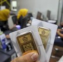 Cetak Rekor! Emas Antam Dekati Harga Rp2,2 Juta per Gram