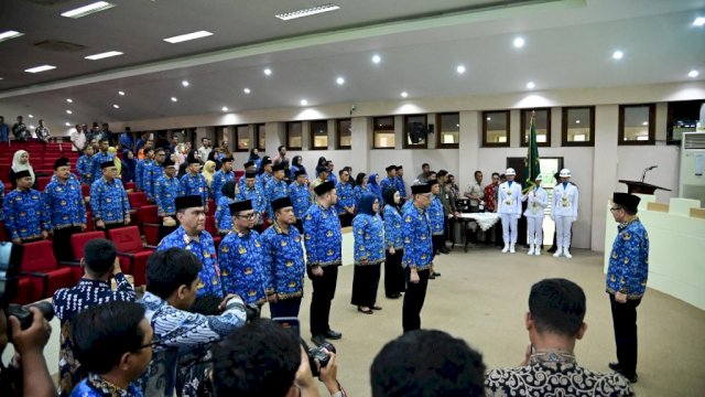 Sekretaris Daerah (Sekda) Makassar Andi Zulkifly resmi dikukuhkan sebagai Ketua Dewan Pengurus Korps Pegawai Republik Indonesia (Korpri) Kota Makassar periode 2022-2027.
