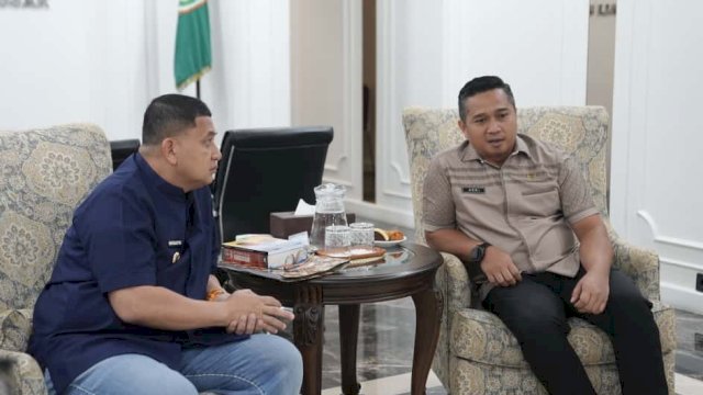  Wali Kota Makassar, Munafri Arifuddin bersama Kepala ATR/BPN Kota Makassar, Adri Virly Rachman di Balai Kota Makassar, Jumat (3/10/2025).