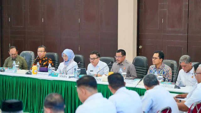 Rapat Koordinasi Lanjutan Satgas Percepatan Investasi Provinsi Sulsel yang digelar di Kantor Kejati Sulsel, Makassar, Rabu, 8 Oktober 2025.
