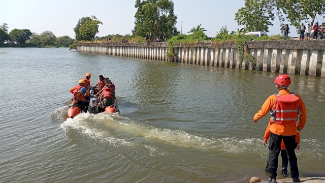 Kakek di Makassar Tenggelam Saat Selamatkan Cucunya, Ditemukan Meninggal Dunia di Pintu Air Sungai Je&rsquo;neberang