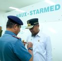 Gubernur Sulsel Terima Brevet Kehormatan Hiperbarik dari TNI AL