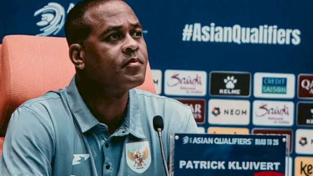 Skuad arahan Patrick Kluivert meraih hasil negatif saat bersua Arab Saudi pada laga perdana Grup B putaran keempat Kualifikasi Piala Dunia 2026 zona Asia.
