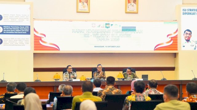 Wakil Menteri Dalam Negeri Republik Indonesia (Wamendagri) Bima Arya Sugiarto memimpin Rakor Pemerintahan se-Wilayah Sulawesi Tahun 2025 di Ruang Rapat Pimpinan Kantor Gubernur Sulawesi Selatan, Jumat, 10 Oktober 2025.