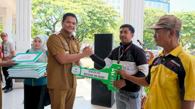 Bupati Bantaeng Serahkan Bantuan BAZNAS Senilai Rp1,2 Miliar&nbsp;