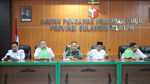 Bawaslu Sulsel Gelar Rapat Finalisasi Laporan Akhir Sentra Gakkumdu Jelang Gakkumdu Award 2025