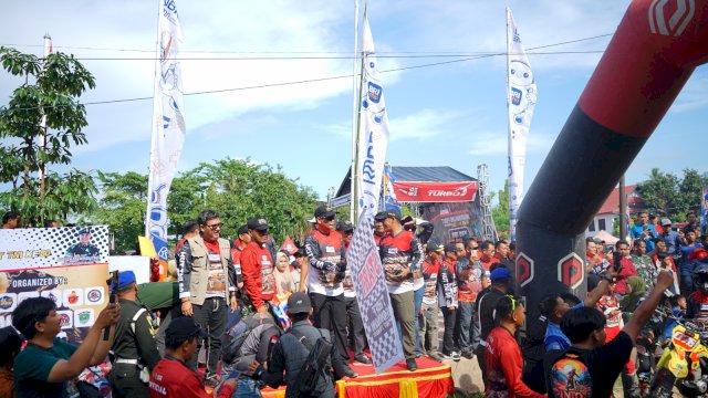 Kegiatan ini secara resmi dilepas oleh Pangdam XIV/Hasanuddin, Mayjen TNI Windiyatno, bersama jajaran Forkopimda Kabupaten Takalar.