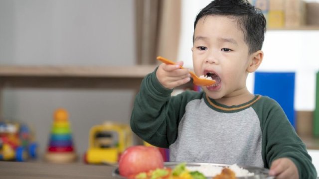 Ilustrasi Anak Makan/ Foto: iStock

