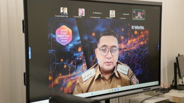Wali Kota Makassar, Munafri Arifuddin, secara langsung memaparkan keunggulan dan dampak nyata aplikasi Makassar Super Apps Lontar+ dalam sesi wawancara penjurian tingkat nasional yang digelar oleh IT Works secara virtual, Senin (3/11/2025) petang.