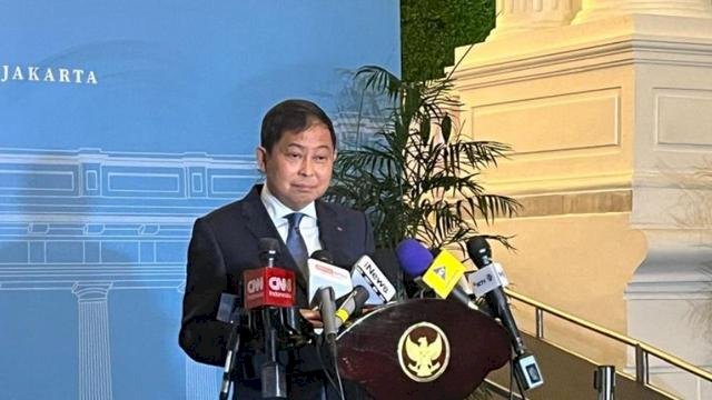 Mantan Menteri Perhubungan Ignasius Jonan menyampaikan keterangan usai bertemu Presiden Prabowo Subianto di kompleks Istana Kepresidenan, Jakarta, Senin (3/11/2025). (Antara)

