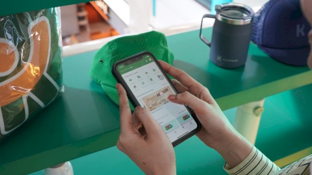 Tampilan Kallafriends di smarthphone. Melalui aplikasi ini, pelanggan dapat menikmati beragam layanan, seperti pembelian produk KALLA, transaksi voucher dan produk merchant, pembelian tiket event, hingga tiket attraction.