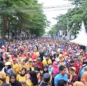 Puluhan Ribu Warga Ikuti Jalan Sehat HUT ke-418 Kota Makassar