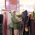 Warga Padati Hari Kedua Makassar Craft Expo 2025 di Trans Studio Mall