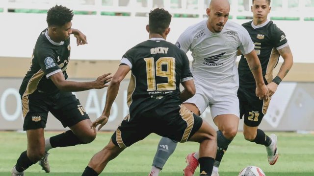 Gol Tunggal Abu Kamara Antarkan PSM Makassar Tumbangkan Dewa United 1-0