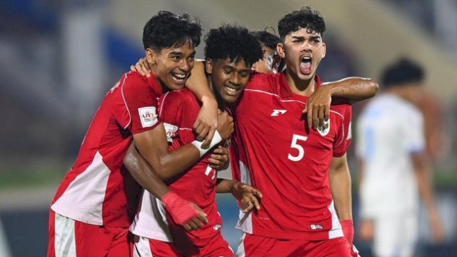 Sepka bola Indonesia naik kelas usai Timnas Indonesia U-17 menang di Piala Dunia U-17 2025. (ANTARA FOTO/Bayu Pratama S)
