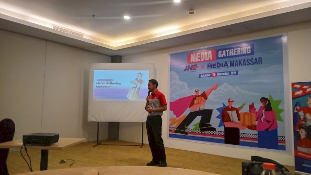 Muhammad Rayhan, Publication and Media Section Head JNE, dalam Media Gathering yang digelar di MaxOne Hotel, Makassar, Kamis (13/11).