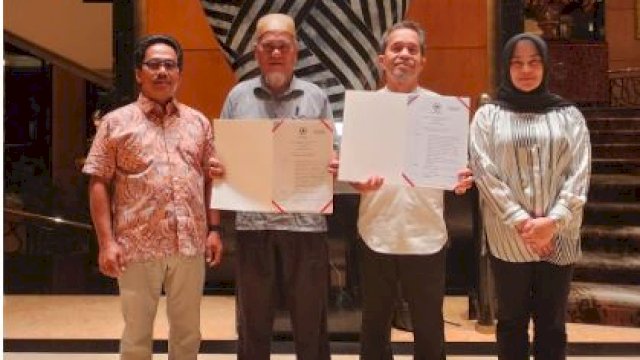 Ketua Komisi E DPRD Sulsel, Andi Tenri Indah menjemput langsung Salinan Keputusan Presiden (Keppres) Republik Indonesia Nomor 33 Tahun 2025 tentang pemberian rehabilitasi kepada dua guru asal Luwu Utara di Nusantara III DPR RI pada Kamis (13/11/2025).