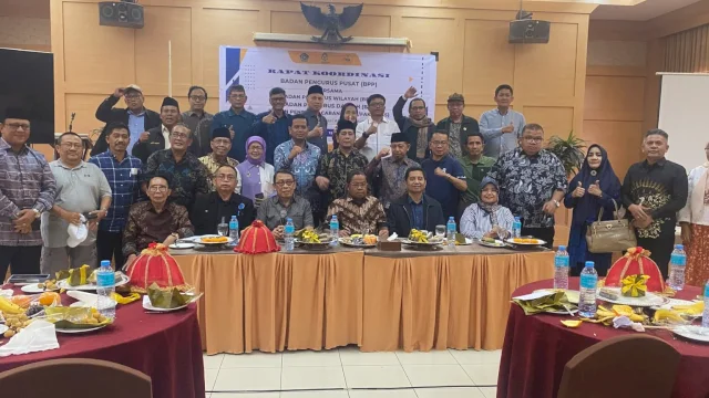  Ikatan Keluarga Alumni Universitas Islam Negeri (UIN) Alauddin Makassar 