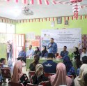 Program Seragam Graris Terus Berjalan, Munafri Salurkan Seragam, Tumbler, Tas ke Siswa SD