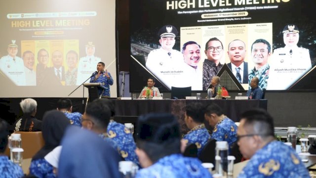 Wali Kota Makassar Munafri Arifuddin saat menghadiri High Level Meeting Tim Percepatan dan Perluasan Digitalisasi Daerah (TP2DD) Kota Makassar Anggaran 2025, di Hotel Novotel Grand Shayla Makassar, Senin (17/11/2025).