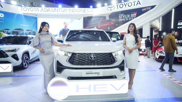 Innova Zenix, HEV.