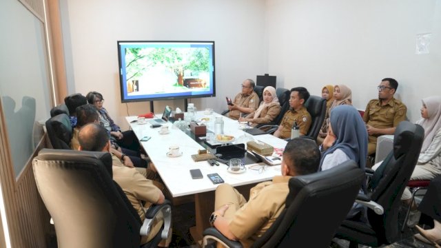 Wali Kota Makassar Munafri Arifuddin memimpin rapat koordinasi revitalisasi pedestrian dan ruang-ruang publik, serta pembangunan Makassar Creative Hub (MCH) di sejumlah kecamatan, Selasa (18/11/2025).
