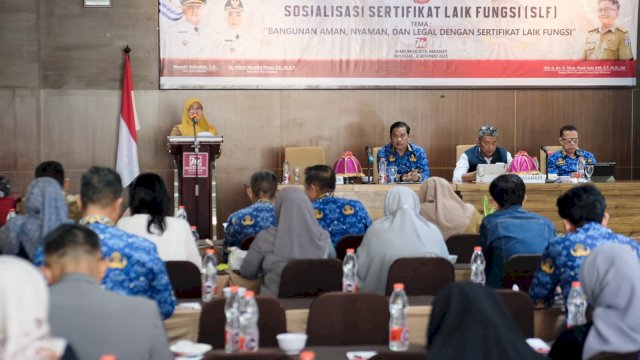 Kegiatan sosialisasi dihadiri Narasumber, OPD Terkait, Para Camat dan Lurah, Ketua LPM, pelaku usaha, awak media dan masyarakat umum.