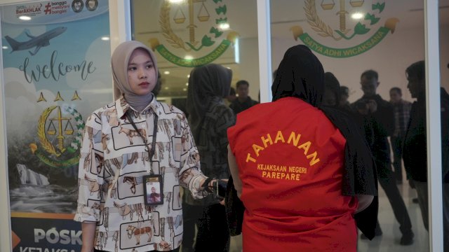  Kejaksaan Tinggi Sulawesi Selatan berhasil menangkap seorang terpidana kasus narkotika yang telah buron selama 16 bulan.